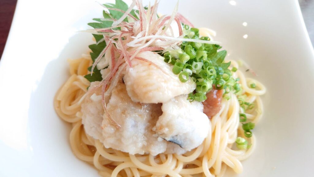 冷たいハモの梅じそ香味和風パスタ