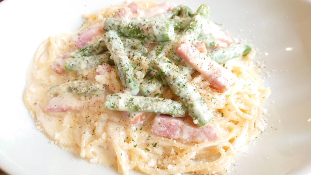 アスパラベーコンのクリームパスタ